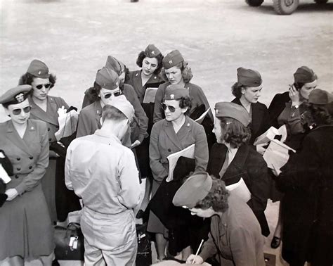 Us Navy Flight Nurses Fly To The Front Women Of World War Ii