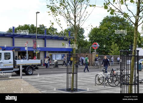 Colindale tube station hi-res stock photography and images - Alamy