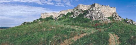 Ruinas Del Castillo Abandonado Viejo En Eslovaquia Mirada Retra Del