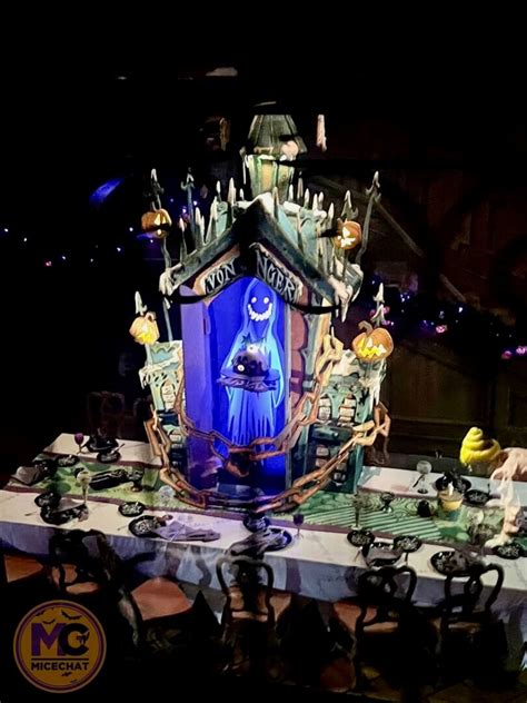 disneyland haunted mansion holiday gingerbread house 2023 - MiceChat