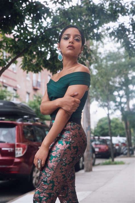 9 Hot Sexy Coral Pena Bikini Pics