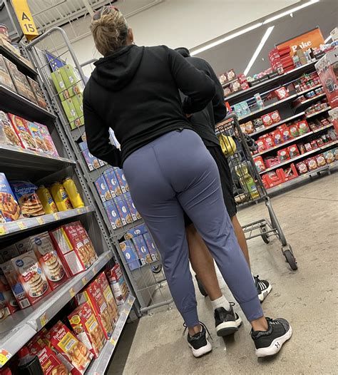 Latina Milf With Nice Ass In Yoga Pants Spandex Leggings Yoga Pants Forum