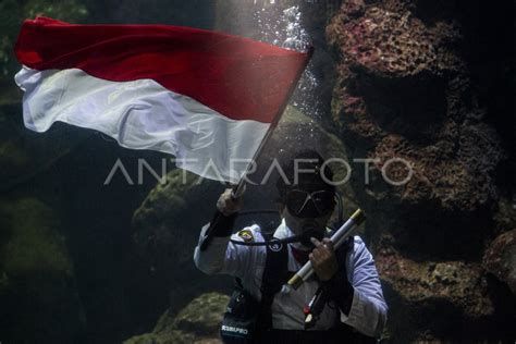 Gladi Bersih Pengibaran Bendera Di Sea World ANTARA Foto