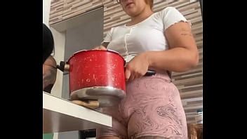 Chamei minha amiga da Buceta grande pra me ajudar no almoço XVIDEOS