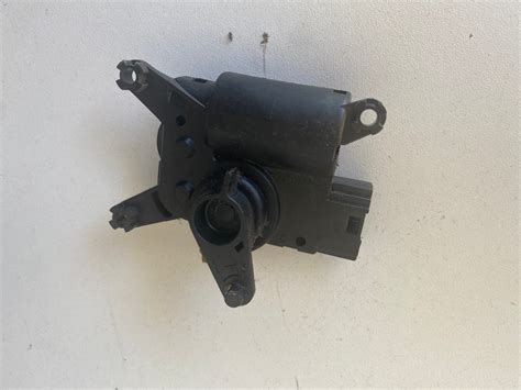 VW AMAROK USED HEATER FLAP MOTOR DELPHI 52411483R05 30.93694 - Parts 4 ...