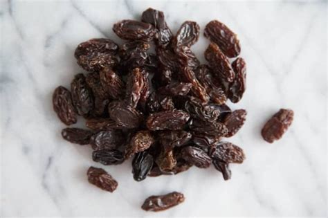 Raisins vs Sultanas vs Currants – Cook It