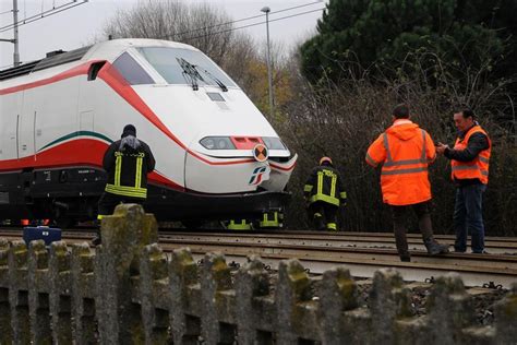 Follonica Persona Investita Da Un Treno Traffico Ferroviario Sospeso