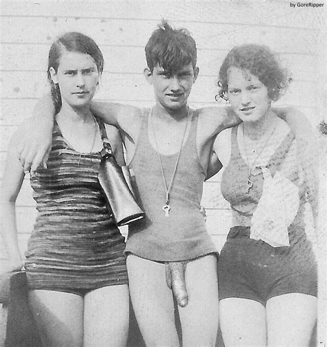 CFNM Mixed Clothed Female Naked Male