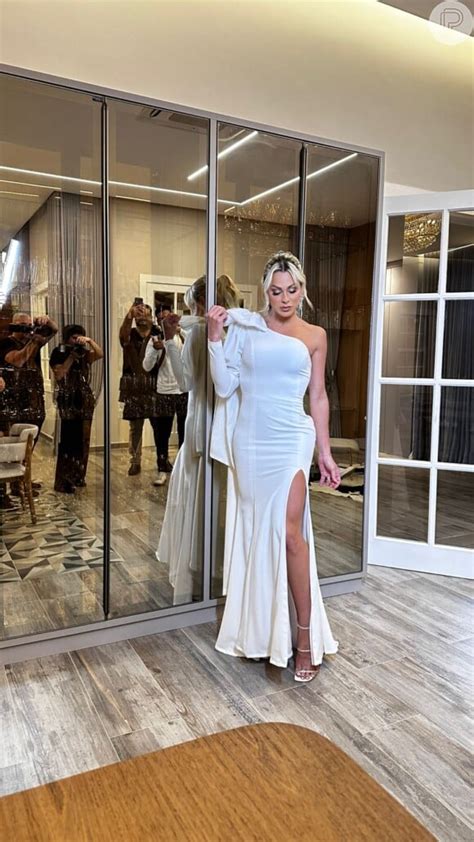 Foto Mariana Polastreli Usou Um Vestido Branco E Colado Ao Corpo Na