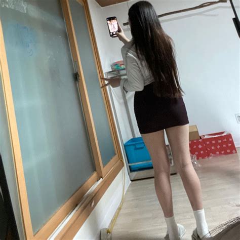 어진 On Instagram “오늘 넘 추웠어 내일은 동복 입어야지” 교복 스타일 짧은 의상 청소년 여자 패션