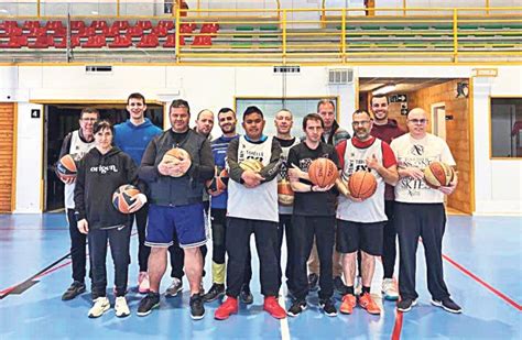 Entrenadors de luxe un cop al mes per a lequip de bàsquet d