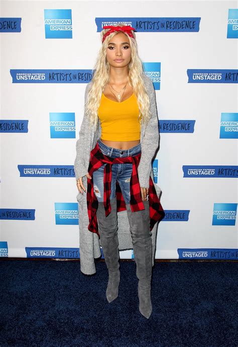 Pia Mia Perez Shows Huge Cleavage While Performing Porn Pictures XXX Photos Sex Images