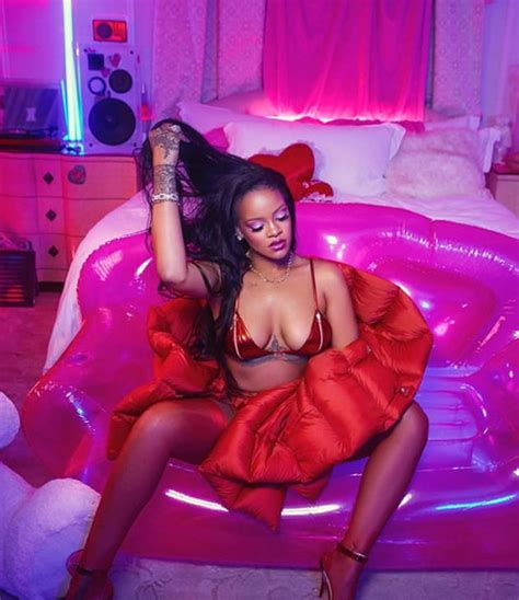 Rihanna So Hot En Lingerie Fine