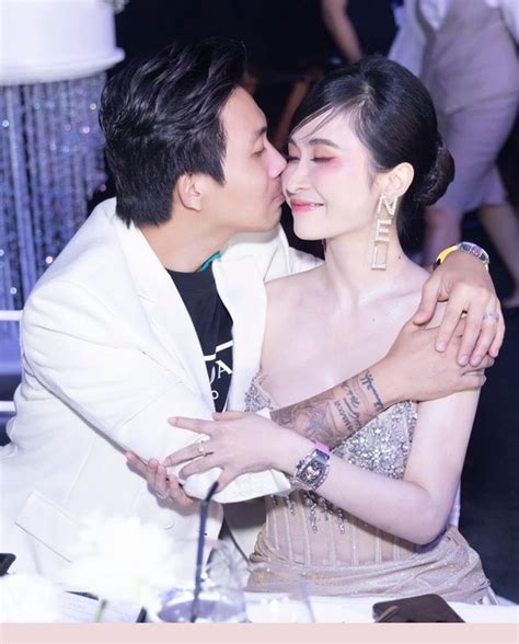 Lấy Minh Nhựa hot girl 8x sống xa hoa ngập trong nhung lụa