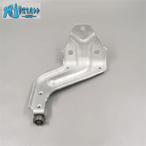 Rto Right Side Sliding Door Roller Lower Hinge For Nissan