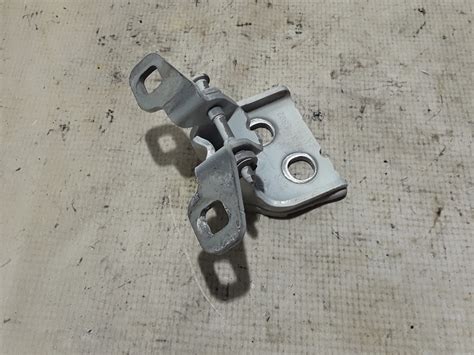 Used Dacia Sandero Front door top hinge 804209726R