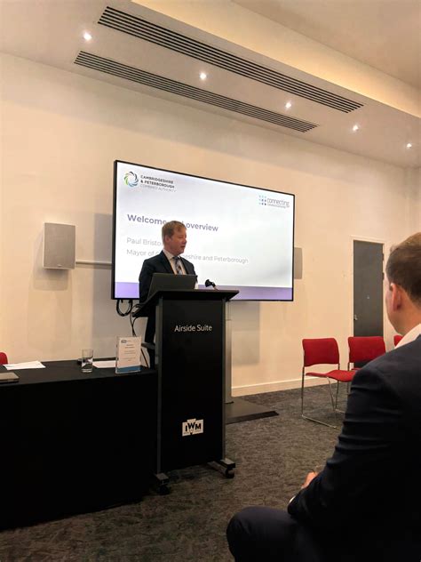 Mayor hosts industry leaders to drive better mobile connectivity in