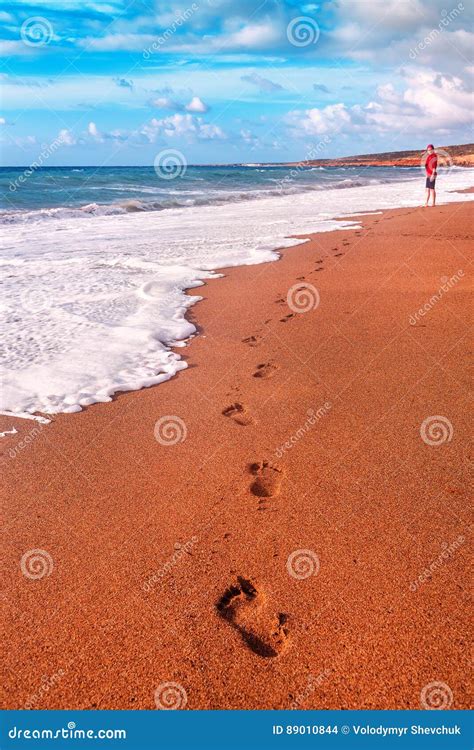 Pegadas Humanas Na Areia Foto De Stock Imagem De Trajeto 89010844