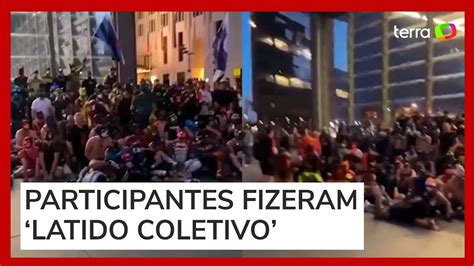 Pessoas Que Se Identificam Como C Es Protestam Por Direitos Em Berlim