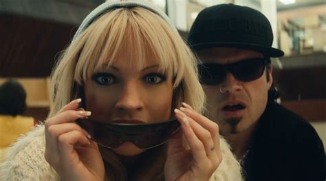 Pam Tommy Teaser Tells The Story Of The First Celebrity Sex Tape Leak Geekfeed