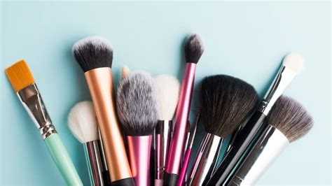 5 Easy And Safe Tips To Clean Up Your Make Up Brushes