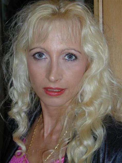 Femme cougar blonde et très chaude sur Dinan Annonce de CougarDinan