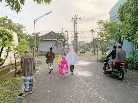 Eid Al Fitr Prayer At The Mosque Editorial Image Image Of Transport