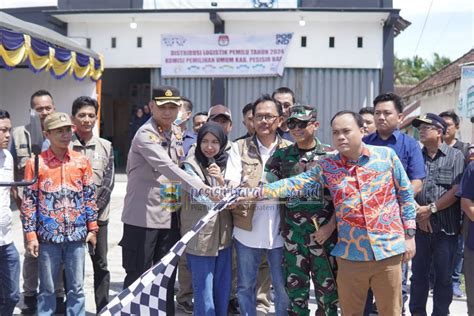 Bupati Agus Istiqlal Hadiri Pelepasan Logistik Pemilu Kabupaten