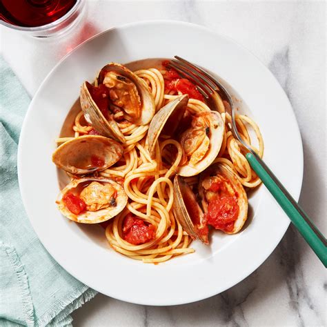 Spaghetti With Red Clam Sauce Recipe | Epicurious