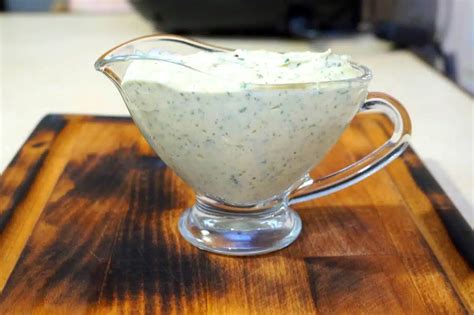 Соус для пиццы с курицей и грибами: нежный "белый" тип рецепта