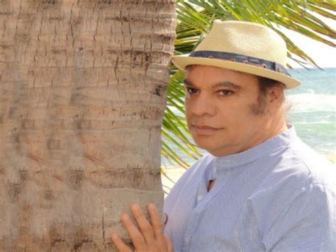Hermanos De Juan Gabriel Lo Golpeaban Para Quitarle Lo Gay