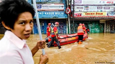 Indonesia Sube A 43 El Número De Muertos Por Inundaciones