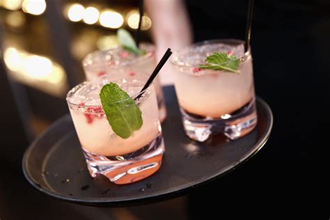 What to Drink on Christmas: Holiday Punch Recipes and Other Festive