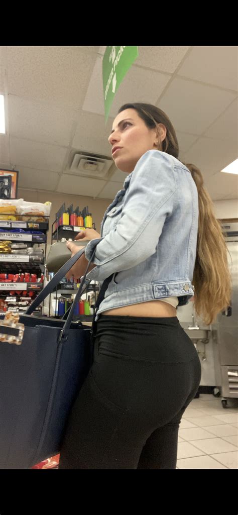Gorgeous Bubble Ass Brunette Face Caps Spandex Leggings Yoga Pants Forum