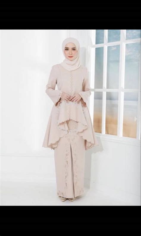 Sareema Kebaya Hijabistahub X Wawa Zainal Women S Fashion Muslimah