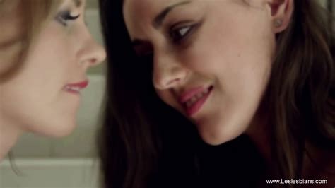 Anna Kissing And Loving A Lesbian Fingering Session