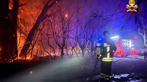 La Sardegna Nella Morsa Degli Incendi Pericolo In Costa Smeralda