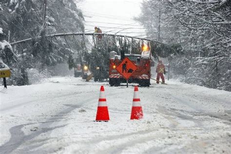 April Noreaster With Heavy Wet Snow Bears Down On Northeast 630000 Still Without Power R