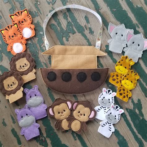 Felt Noahs Ark Finger Puppets Ark Carrying Case Etsy Puppets