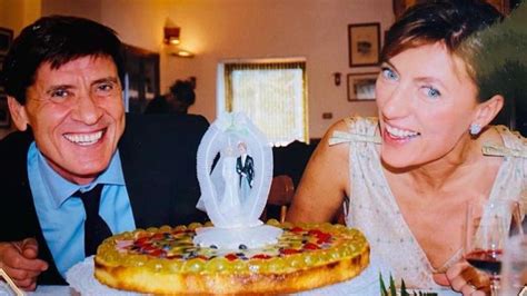 Verissimo Gianni Morandi La Foto Per I Anni Di Matrimonio Con Anna