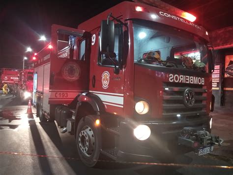 Bombeiros são acionados para combater possível incêndio em carro forte