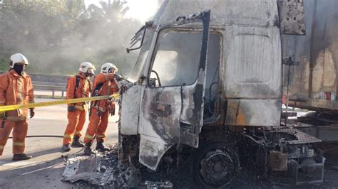 Lorry catches fire on highway | Ipoh Echo
