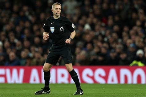 Los árbitros explicarán por megafonía las decisiones de VAR en el