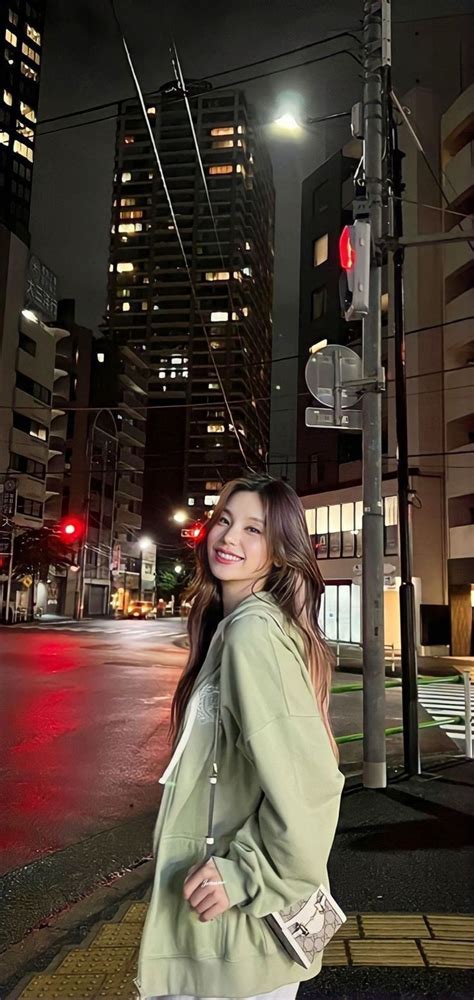 Mari Menonton Film Panas Let S Watch A Hot Movie Itzy Fashion Kpop Girls