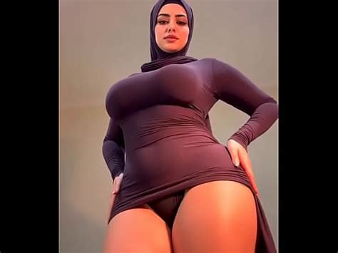 A Beautiful Hijab Wearing Girl Is Dancing XVIDEOS