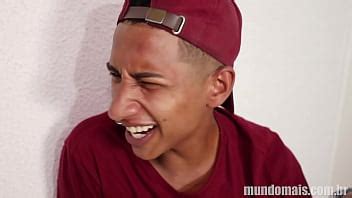 Dos niños celebran su nuevo trabajo en un prostíbulo con su superdotado amigo XVIDEOS