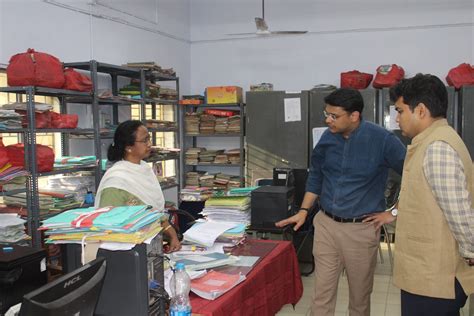 Jamshedpur DC conducts surprise inspection at Collectorate Offices