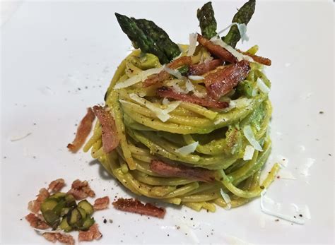 Spaghetti Con Asparagi In Doppia Consistenza E Guanciale Croccante