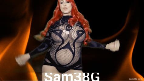 MILF Samantha G Shows Off Her Amazing Body In Sexy Black Lingerie Photos