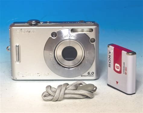 Sony Cyber-shot DSC-W30 6.0MP Digital Camera - Silver #9664